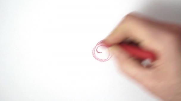 Zeichnen Einer Kritzelei Mit Wachsmalstift Auf Ein Weißes Blatt Papier — Stockvideo