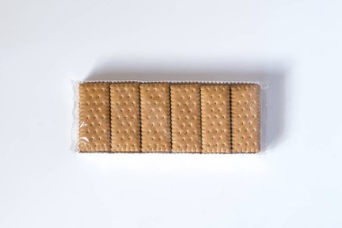 Beyaz bir yüzeye çerezleri bir paket