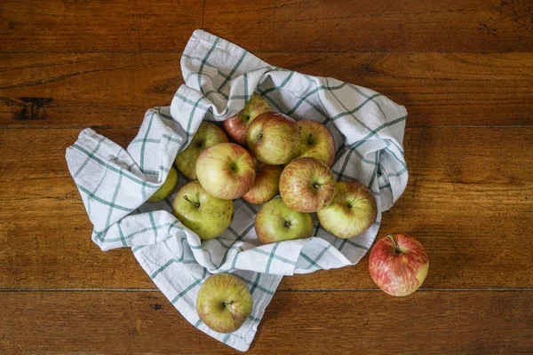 Some Apples Wooden Table — Stock Photo, Image