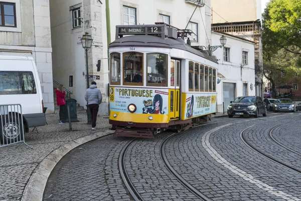 Lisbonne Portugal Avril 2018 Vieux Tramway Jaune Dans Les Rues — Photo