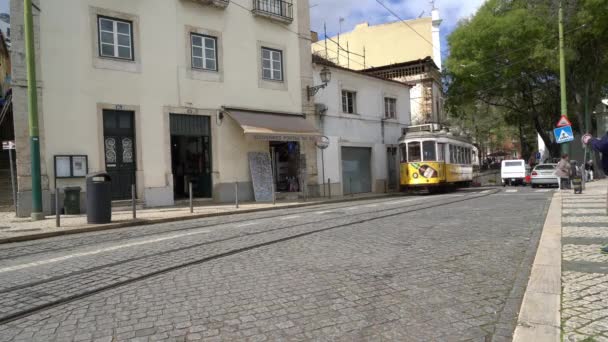 Lisboa Portugal Abril 2018 Famoso Tranvía Las Calles Del Centro — Vídeo de stock
