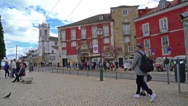 Lizbon Portekiz Nisan 2018 Panoramik Largo Portas Yürüyen Insanlar Sol — Stok video