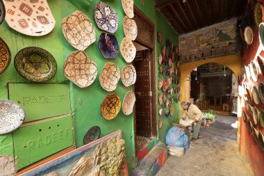  Esnaf çömleği asıldı. 