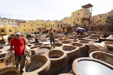 Deri ceketli Chouara Tannery
