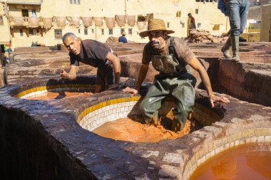Deri ceketli Chouara Tannery