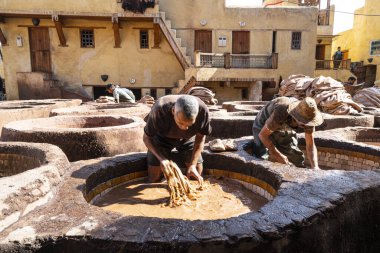 Deri ceketli Chouara Tannery