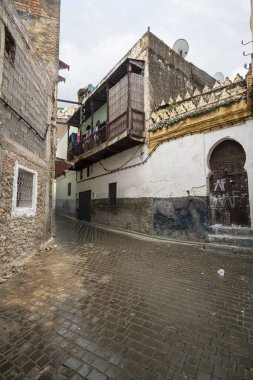 Fes 'deki eski ahşap balkon.