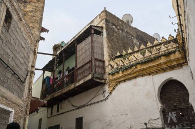 Fes 'deki eski ahşap balkon.