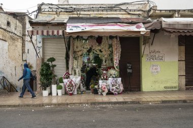 Fes 'deki küçük çiçekçi.