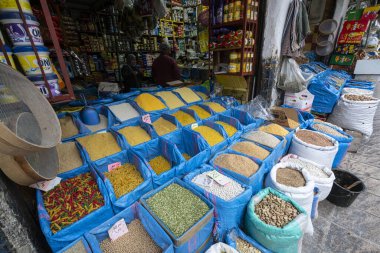 Fes 'deki baharat çuvalları.