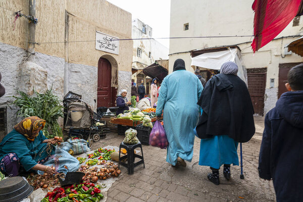 Уличный овощной рынок в Фес

