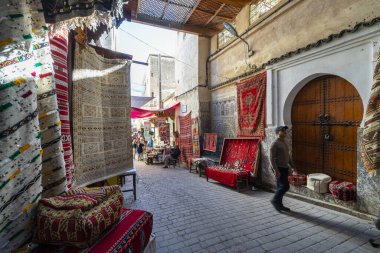 Fes 'deki halı satıcıları.