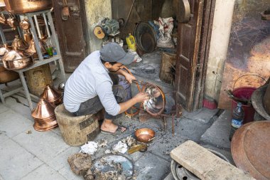 Metal kaplar el yapımı.