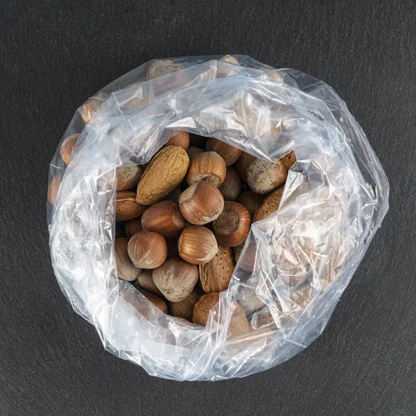Грецкие орехи, арахис и миндаль — стоковое фото