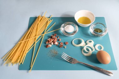 Carbonara soslu spagetti.