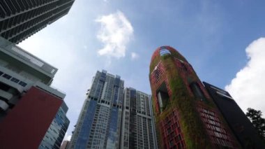 Singapur, Ocak 2020. The Oasia Hotel Downtown, Singapur merkezli bir mimarlık firması olan Woha tarafından tasarlandı..