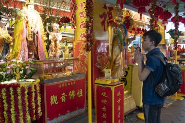 people praying  in front of the statues in Singapore
