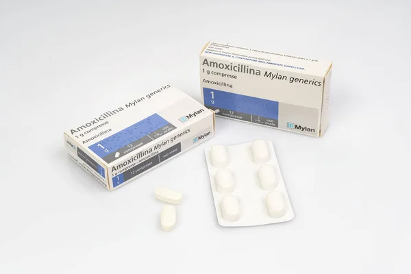 Udine Italien April 2020 Låda Med Amoxycillin Generiska Läkemedel Som — Stockfoto