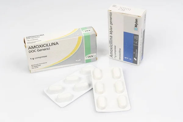 Udine Italien April 2020 Låda Med Amoxycillin Generiska Läkemedel Som — Stockfoto