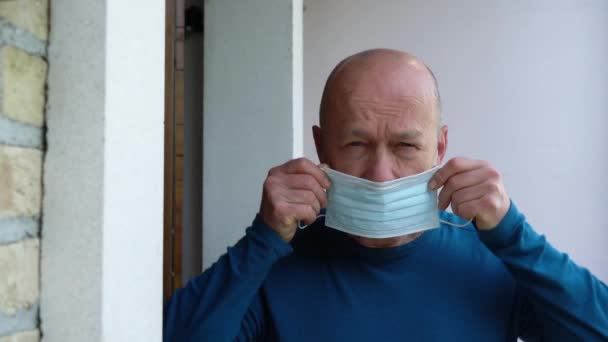 Homme Porte Masque Lorsqu Quitte Maison Pendant Pandémie Covid — Video