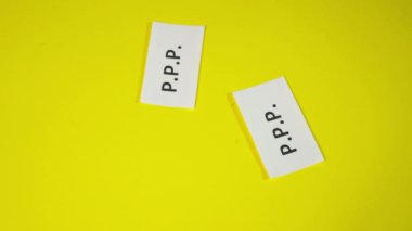 Bir adam maaş koruma programından vazgeçer.