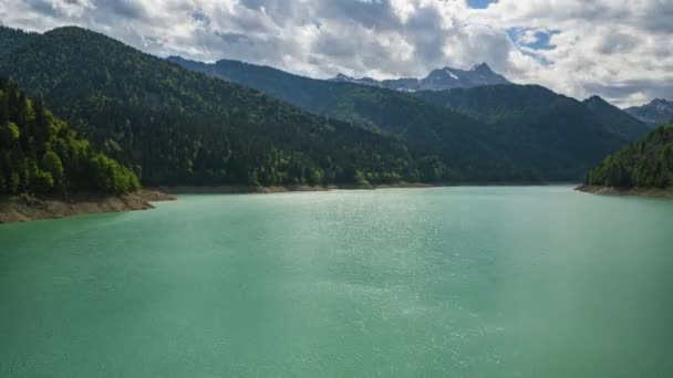 Panoramautsikt Över Sjön Sauris Italien Eftermiddagen — Stockvideo