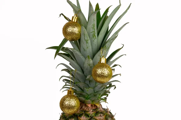 Pineapple Leaves Decorated Golden Christmas Balls Isolated White Background — Stock Photo, Image