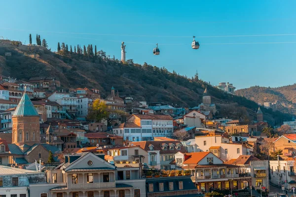 Tiflis Gürcistan Aralık 2019 Ahşap Balkonlu Renkli Geleneksel Evlerle Şehir — Stok fotoğraf