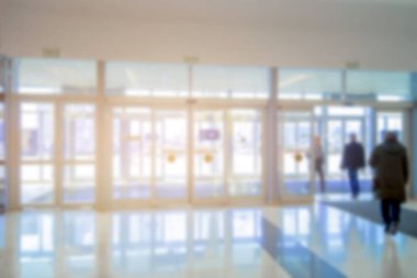 Hastahanenin bulanık kapıları, bulanık tıbbi arkaplan...