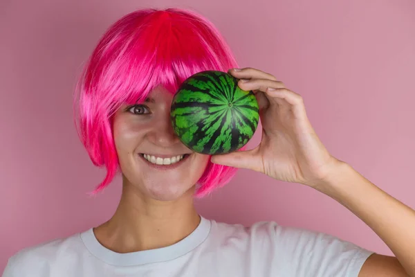 Colpo Testa Una Giovane Bella Donna Felice Con Capelli Rosa — Foto Stock