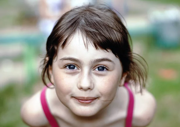 美丽的小女孩的肖像的性质 图库照片