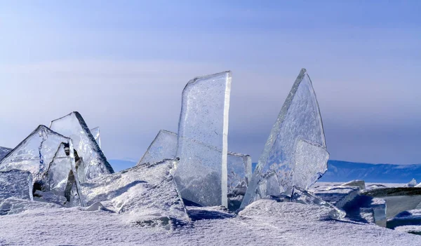 Fragmentos de hielo tan claros como el vidrio —  Fotos de Stock