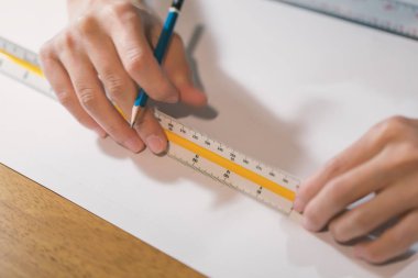 Beyaz kağıt üzerine çalışma