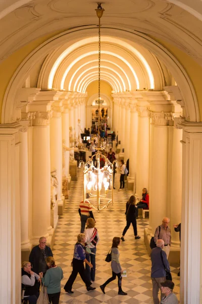 Corridoio all'interno del Museo dell'Ermitage di Stato in Russia — Foto Stock