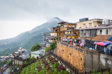 Jiufen dağ bulutlu gün kasaba ve yükseklik