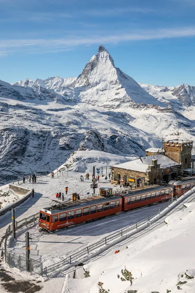 Gornergrat Церматт Швейцарія Листопада 2019 Поїзд Сніговій Залізниці Вершині Туристами — стокове фото