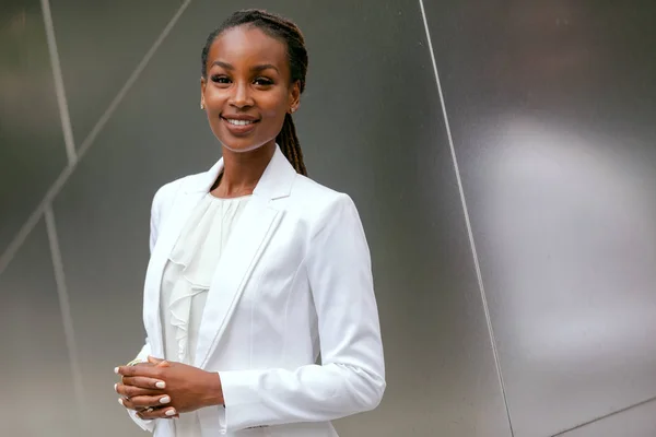 Afrikalı bir Amerikalı iş kadını olan Ceo 'nun portresi, finans, hukuk, avukat, hukuk, temsilci.