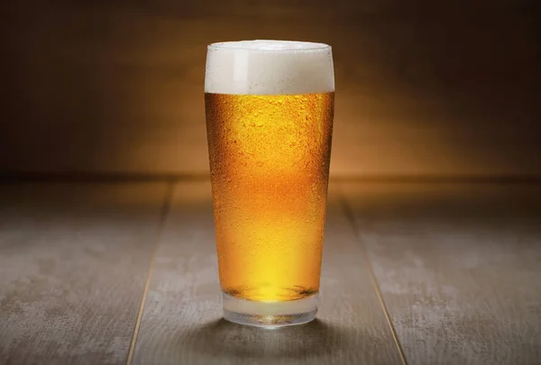 Vackra Färgglada Glas Ipa Serveras Retro Trä Yta Ale Gyllene — Stockfoto