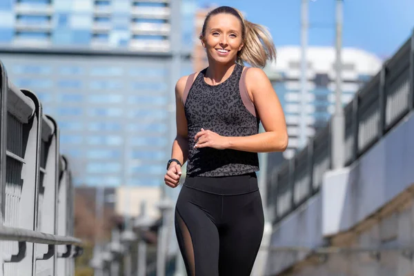 Smiling Happy Healthy Lifestyle Active Portrait Jogging Downtown Urban Cityscape — Foto de Stock