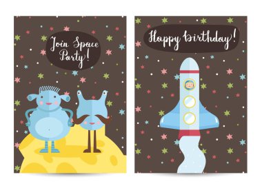 Uzay temalı doğum günü kartın kutlu olsun. Ay yüzeyindeki komik mavi uzaylılar, kozmos vektör çizimlerinde uçan astronot uzay gemisi. Çocuk kostümlü partiye parlak davetiye