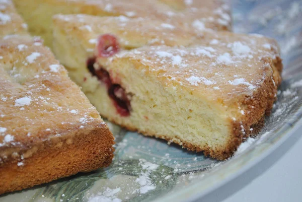 Delicioso pastel con ciruelas — Foto de Stock