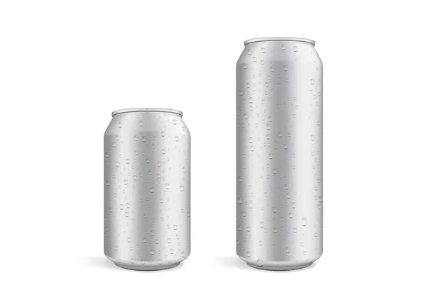 大型和小型啤酒罐与水滴隔离在白色背景矢量模型上 — 图库矢量图片