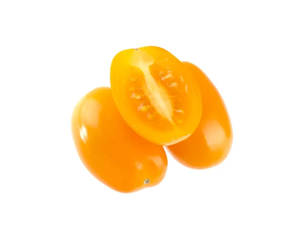 Tomates cherry anaranjados aislados sobre fondo blanco — Foto de Stock