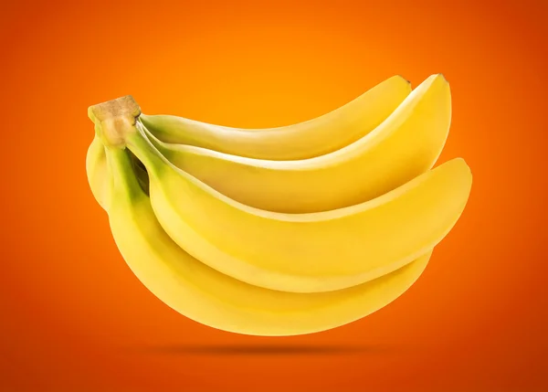 Massa bananer isolerad på gul bakgrund med urklippsbana — Stockfoto