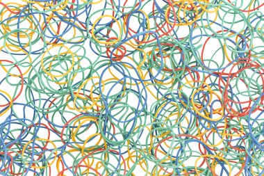 Lastik bantlar beyaz arkaplanda izole edildi