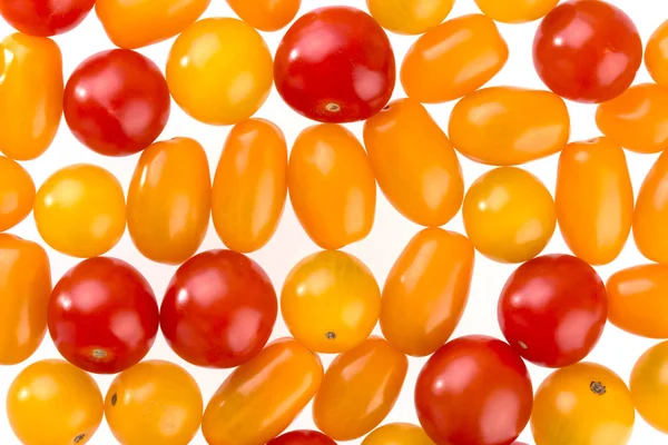 Tomate cereza aislado sobre fondo blanco — Foto de Stock