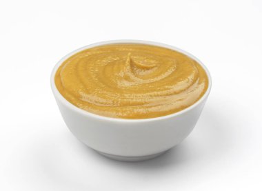 Beyaz arkaplanda izole edilmiş hardal