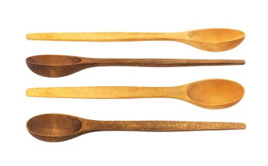 Tahta kaşık beyaz arkaplanda izole edildi