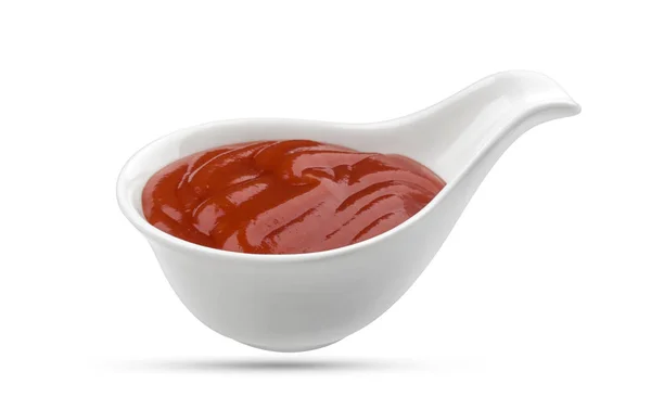 Ketchup i skål isolerad på vit bakgrund. Del av tomatsås. Med urklippsbana. — Stockfoto