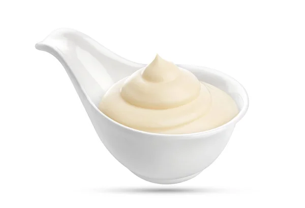 Sauce mayonnaise dans un bol isolé sur fond blanc avec chemin de coupe — Photo